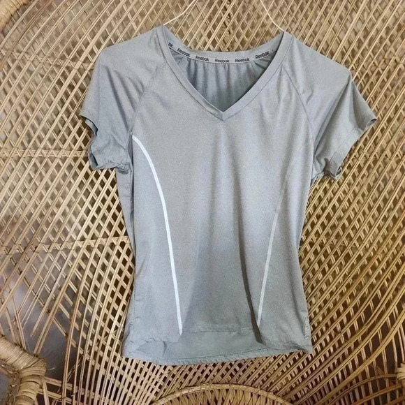 Reebok‎ Women Gray V Neck Short Sleeve Athletic T Shirt Top Activewear - Picture 3 of 6